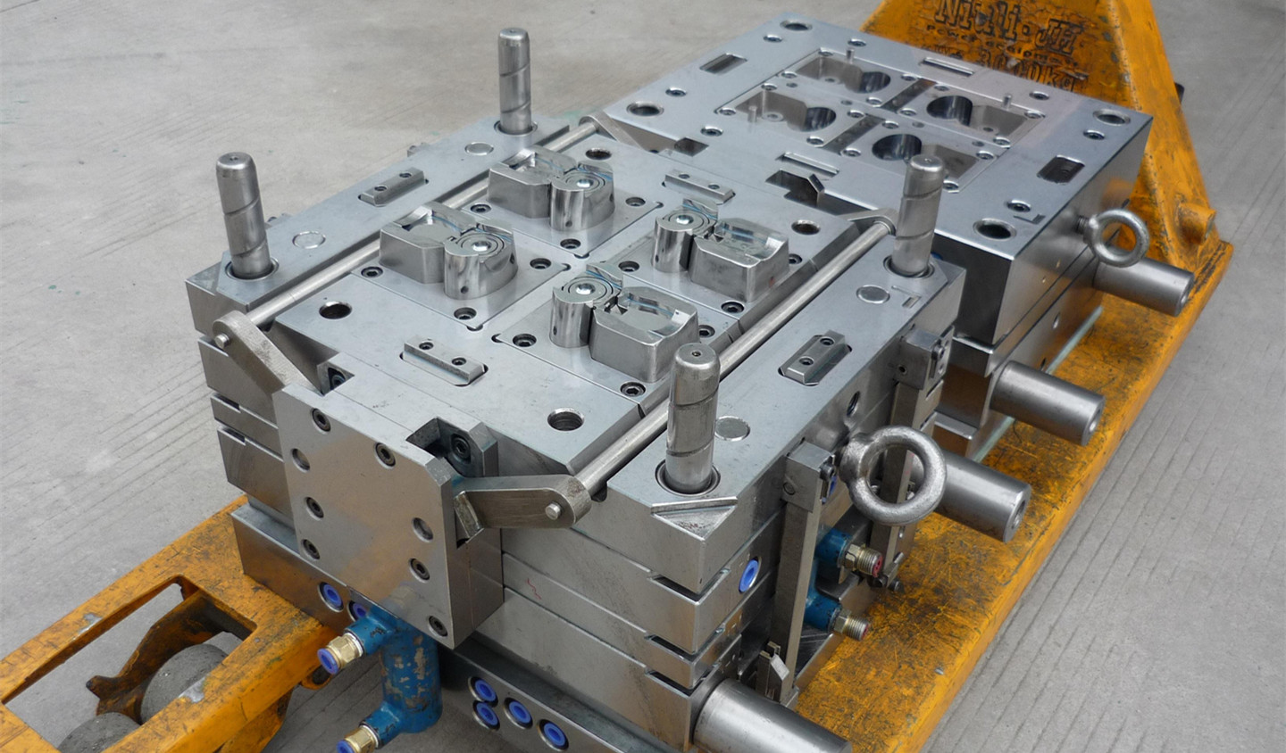 Precision forging molds